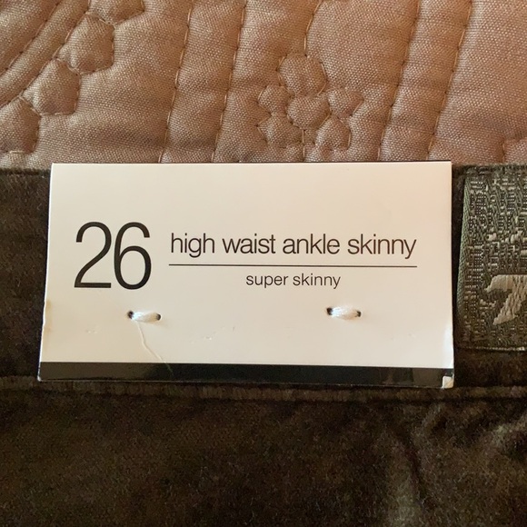 7 For All Mankind High Waist Ankle Skinny Velour Pants in Green - Picture 12 of 16